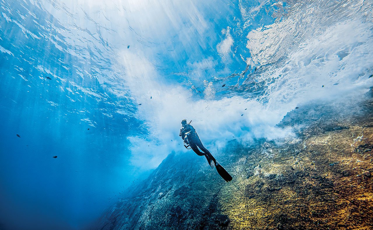 Sub immerso nell'oceano