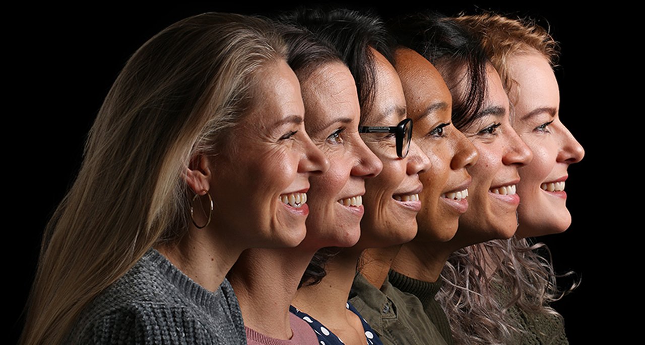Gruppo di donne di diversa etnia