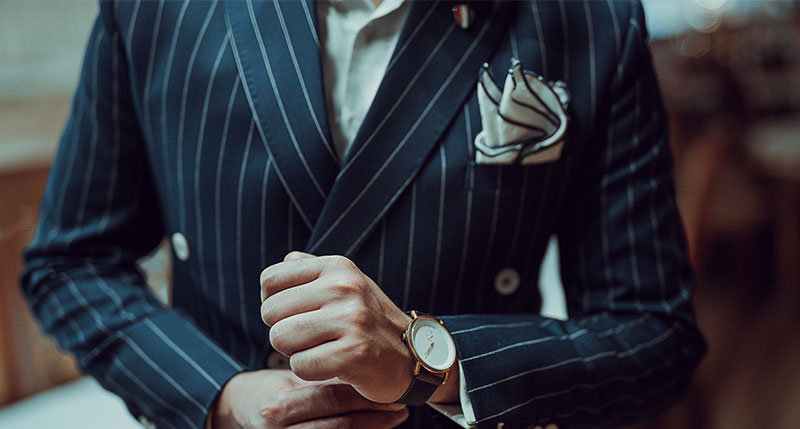 Imprenditore con orologio